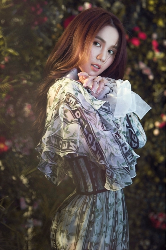 Ngọc Trinh hóa công chúa trong rừng